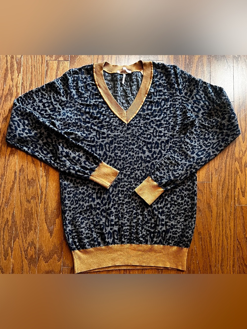 Scotch & Soda Women's Leopard Print M V-Neck Knit Sweater in Black and Gold